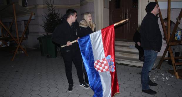 ʺMALO NAS JE, ALI NAS IMAʺ: Požežani na javnom gledanju jučerašnje utakmice