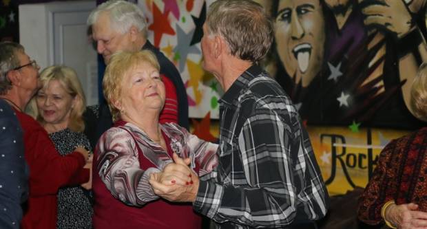 Poziv umirovljenicima na još jedne plesne večeri