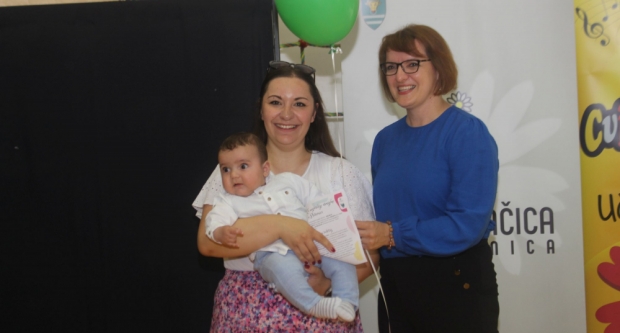 FOTOGALERIJA: Gradonačelnica Marija Šarić darivala novorođenu djecu