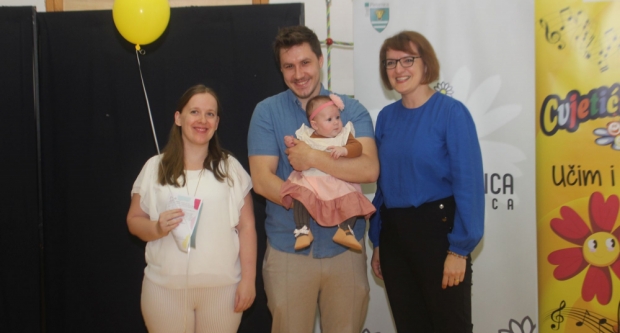 FOTOGALERIJA: Gradonačelnica Marija Šarić darivala novorođenu djecu