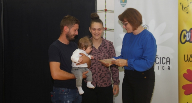 FOTOGALERIJA: Gradonačelnica Marija Šarić darivala novorođenu djecu