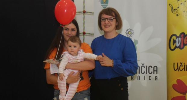 FOTOGALERIJA: Gradonačelnica Marija Šarić darivala novorođenu djecu