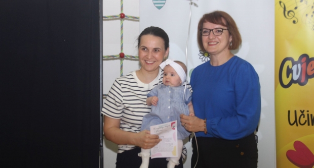 FOTOGALERIJA: Gradonačelnica Marija Šarić darivala novorođenu djecu