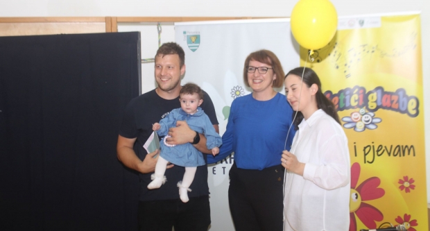 FOTOGALERIJA: Gradonačelnica Marija Šarić darivala novorođenu djecu