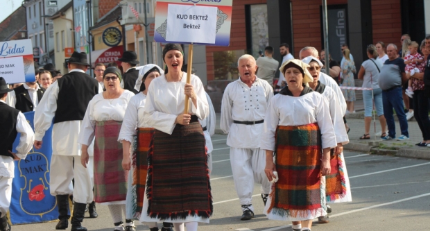 ODRŽANA 40. MEĐUNARODNA SMOTRA FOLKLORA LIDAS: Pleterničke ulice ponovno su bile preplavljene narodnim nošnjama