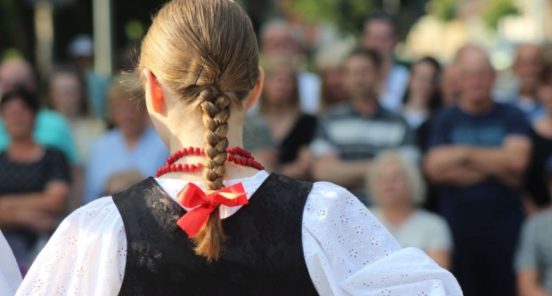 ODRŽANA 40. MEĐUNARODNA SMOTRA FOLKLORA LIDAS: Pleterničke ulice ponovno su bile preplavljene narodnim nošnjama