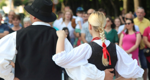 ODRŽANA 40. MEĐUNARODNA SMOTRA FOLKLORA LIDAS: Pleterničke ulice ponovno su bile preplavljene narodnim nošnjama