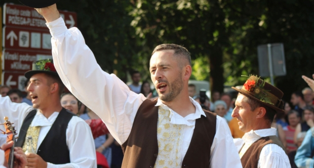 ODRŽANA 40. MEĐUNARODNA SMOTRA FOLKLORA LIDAS: Pleterničke ulice ponovno su bile preplavljene narodnim nošnjama