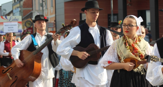 ODRŽANA 40. MEĐUNARODNA SMOTRA FOLKLORA LIDAS: Pleterničke ulice ponovno su bile preplavljene narodnim nošnjama