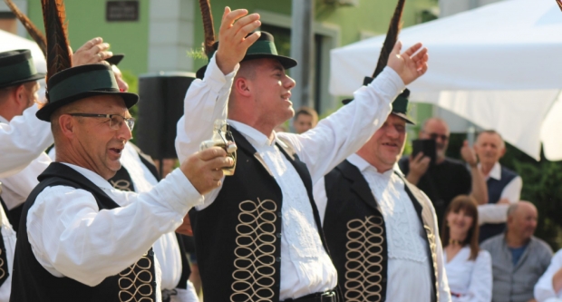 ODRŽANA 40. MEĐUNARODNA SMOTRA FOLKLORA LIDAS: Pleterničke ulice ponovno su bile preplavljene narodnim nošnjama