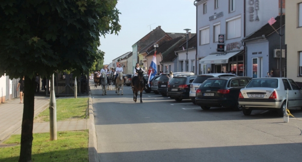 ODRŽANA 40. MEĐUNARODNA SMOTRA FOLKLORA LIDAS: Pleterničke ulice ponovno su bile preplavljene narodnim nošnjama