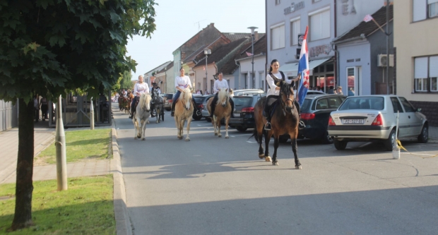 ODRŽANA 40. MEĐUNARODNA SMOTRA FOLKLORA LIDAS: Pleterničke ulice ponovno su bile preplavljene narodnim nošnjama