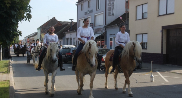 ODRŽANA 40. MEĐUNARODNA SMOTRA FOLKLORA LIDAS: Pleterničke ulice ponovno su bile preplavljene narodnim nošnjama