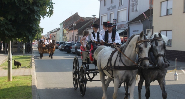 ODRŽANA 40. MEĐUNARODNA SMOTRA FOLKLORA LIDAS: Pleterničke ulice ponovno su bile preplavljene narodnim nošnjama