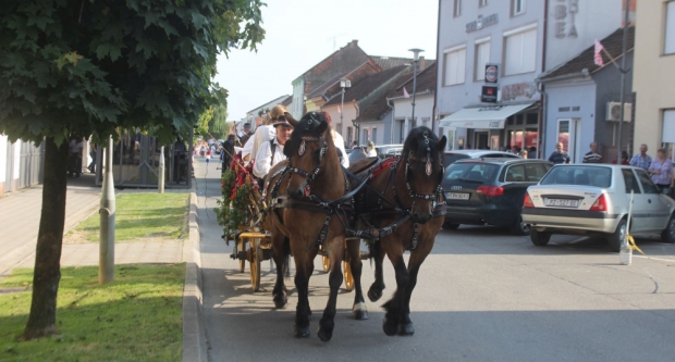 ODRŽANA 40. MEĐUNARODNA SMOTRA FOLKLORA LIDAS: Pleterničke ulice ponovno su bile preplavljene narodnim nošnjama