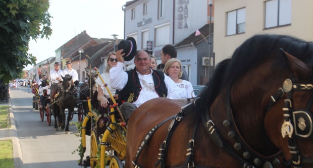 ODRŽANA 40. MEĐUNARODNA SMOTRA FOLKLORA LIDAS: Pleterničke ulice ponovno su bile preplavljene narodnim nošnjama