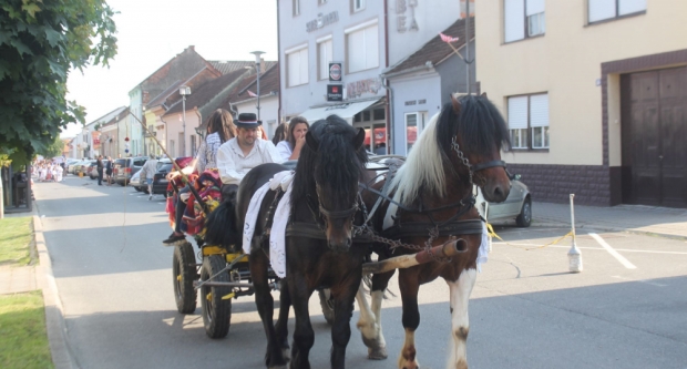 ODRŽANA 40. MEĐUNARODNA SMOTRA FOLKLORA LIDAS: Pleterničke ulice ponovno su bile preplavljene narodnim nošnjama