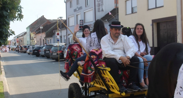 ODRŽANA 40. MEĐUNARODNA SMOTRA FOLKLORA LIDAS: Pleterničke ulice ponovno su bile preplavljene narodnim nošnjama