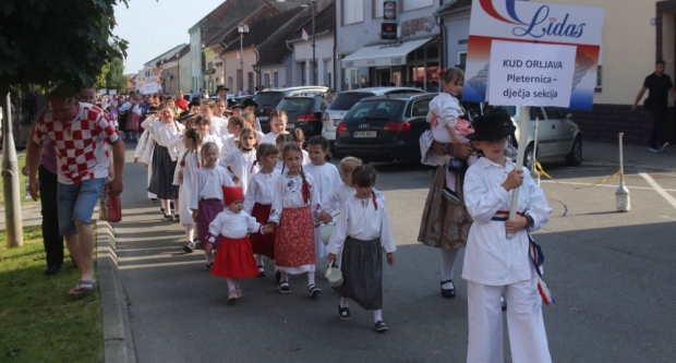 ODRŽANA 40. MEĐUNARODNA SMOTRA FOLKLORA LIDAS: Pleterničke ulice ponovno su bile preplavljene narodnim nošnjama