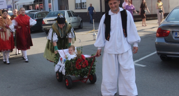 ODRŽANA 40. MEĐUNARODNA SMOTRA FOLKLORA LIDAS: Pleterničke ulice ponovno su bile preplavljene narodnim nošnjama