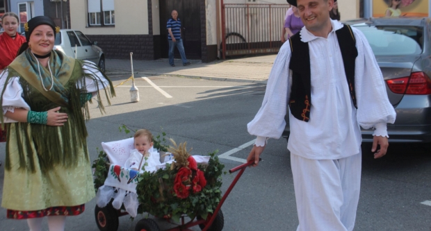 ODRŽANA 40. MEĐUNARODNA SMOTRA FOLKLORA LIDAS: Pleterničke ulice ponovno su bile preplavljene narodnim nošnjama