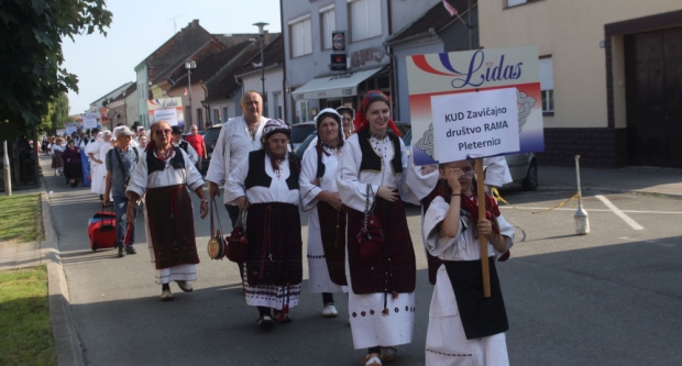 ODRŽANA 40. MEĐUNARODNA SMOTRA FOLKLORA LIDAS: Pleterničke ulice ponovno su bile preplavljene narodnim nošnjama