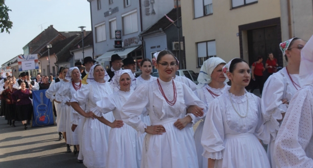 ODRŽANA 40. MEĐUNARODNA SMOTRA FOLKLORA LIDAS: Pleterničke ulice ponovno su bile preplavljene narodnim nošnjama