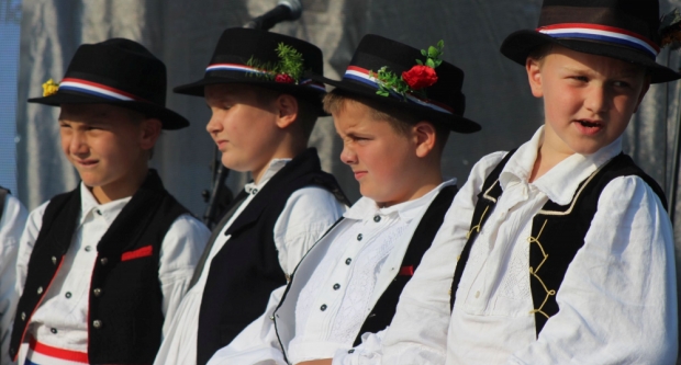 ODRŽANA 40. MEĐUNARODNA SMOTRA FOLKLORA LIDAS: Pleterničke ulice ponovno su bile preplavljene narodnim nošnjama