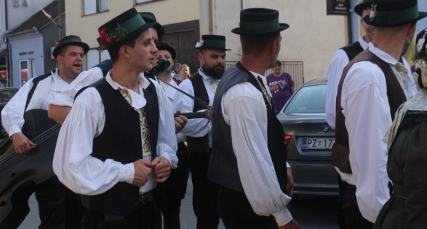 ODRŽANA 40. MEĐUNARODNA SMOTRA FOLKLORA LIDAS: Pleterničke ulice ponovno su bile preplavljene narodnim nošnjama