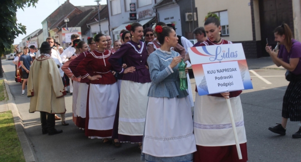 ODRŽANA 40. MEĐUNARODNA SMOTRA FOLKLORA LIDAS: Pleterničke ulice ponovno su bile preplavljene narodnim nošnjama