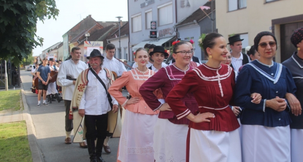 ODRŽANA 40. MEĐUNARODNA SMOTRA FOLKLORA LIDAS: Pleterničke ulice ponovno su bile preplavljene narodnim nošnjama