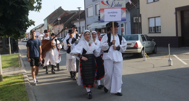 ODRŽANA 40. MEĐUNARODNA SMOTRA FOLKLORA LIDAS: Pleterničke ulice ponovno su bile preplavljene narodnim nošnjama