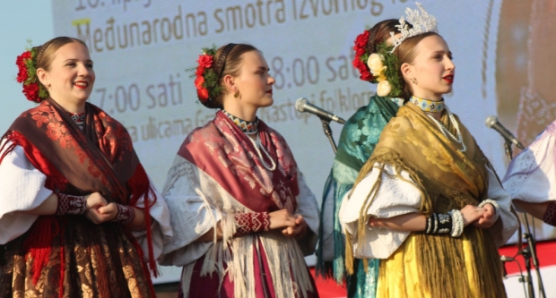ODRŽANA 40. MEĐUNARODNA SMOTRA FOLKLORA LIDAS: Pleterničke ulice ponovno su bile preplavljene narodnim nošnjama