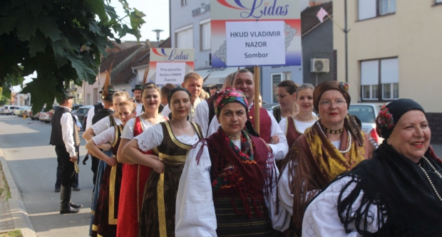 ODRŽANA 40. MEĐUNARODNA SMOTRA FOLKLORA LIDAS: Pleterničke ulice ponovno su bile preplavljene narodnim nošnjama