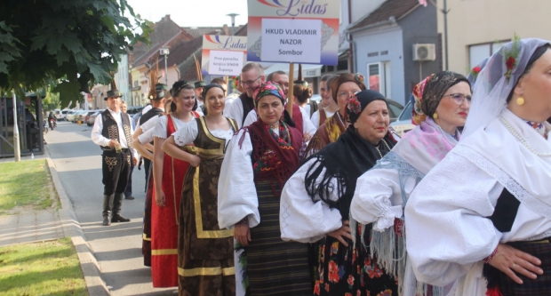 ODRŽANA 40. MEĐUNARODNA SMOTRA FOLKLORA LIDAS: Pleterničke ulice ponovno su bile preplavljene narodnim nošnjama