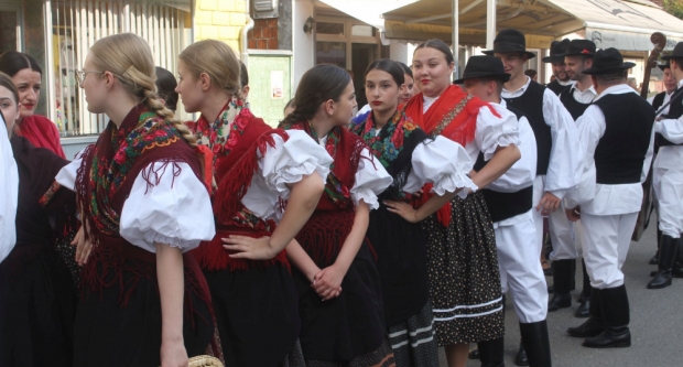 ODRŽANA 40. MEĐUNARODNA SMOTRA FOLKLORA LIDAS: Pleterničke ulice ponovno su bile preplavljene narodnim nošnjama