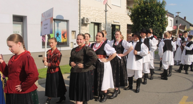 ODRŽANA 40. MEĐUNARODNA SMOTRA FOLKLORA LIDAS: Pleterničke ulice ponovno su bile preplavljene narodnim nošnjama
