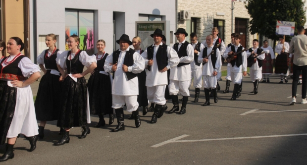 ODRŽANA 40. MEĐUNARODNA SMOTRA FOLKLORA LIDAS: Pleterničke ulice ponovno su bile preplavljene narodnim nošnjama