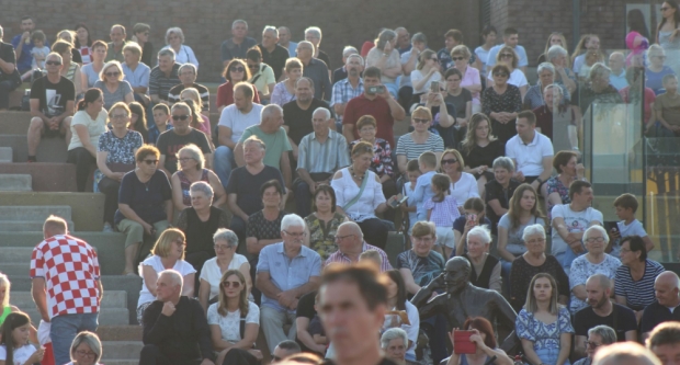 ODRŽANA 40. MEĐUNARODNA SMOTRA FOLKLORA LIDAS: Pleterničke ulice ponovno su bile preplavljene narodnim nošnjama