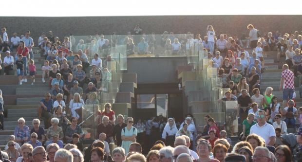 ODRŽANA 40. MEĐUNARODNA SMOTRA FOLKLORA LIDAS: Pleterničke ulice ponovno su bile preplavljene narodnim nošnjama