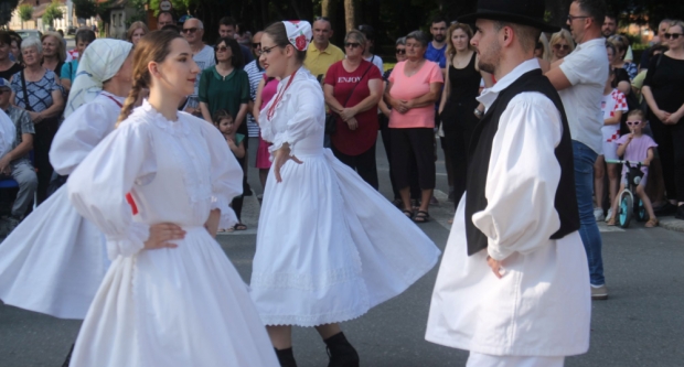 ODRŽANA 40. MEĐUNARODNA SMOTRA FOLKLORA LIDAS: Pleterničke ulice ponovno su bile preplavljene narodnim nošnjama