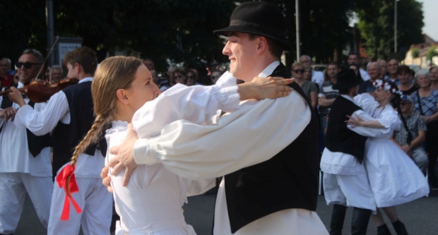 ODRŽANA 40. MEĐUNARODNA SMOTRA FOLKLORA LIDAS: Pleterničke ulice ponovno su bile preplavljene narodnim nošnjama