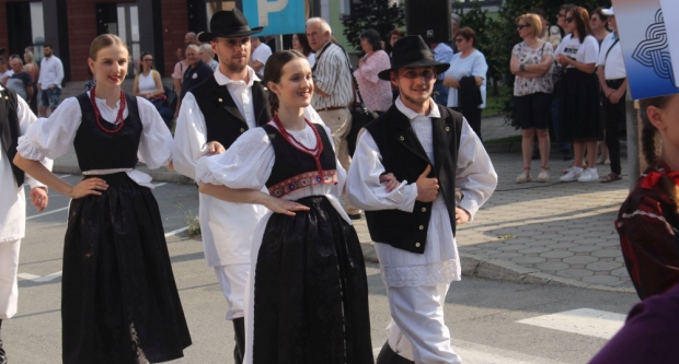 ODRŽANA 40. MEĐUNARODNA SMOTRA FOLKLORA LIDAS: Pleterničke ulice ponovno su bile preplavljene narodnim nošnjama