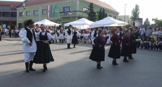ODRŽANA 40. MEĐUNARODNA SMOTRA FOLKLORA LIDAS: Pleterničke ulice ponovno su bile preplavljene narodnim nošnjama