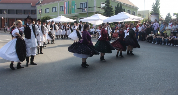 ODRŽANA 40. MEĐUNARODNA SMOTRA FOLKLORA LIDAS: Pleterničke ulice ponovno su bile preplavljene narodnim nošnjama