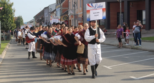 ODRŽANA 40. MEĐUNARODNA SMOTRA FOLKLORA LIDAS: Pleterničke ulice ponovno su bile preplavljene narodnim nošnjama