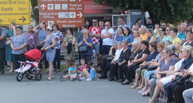 ODRŽANA 40. MEĐUNARODNA SMOTRA FOLKLORA LIDAS: Pleterničke ulice ponovno su bile preplavljene narodnim nošnjama