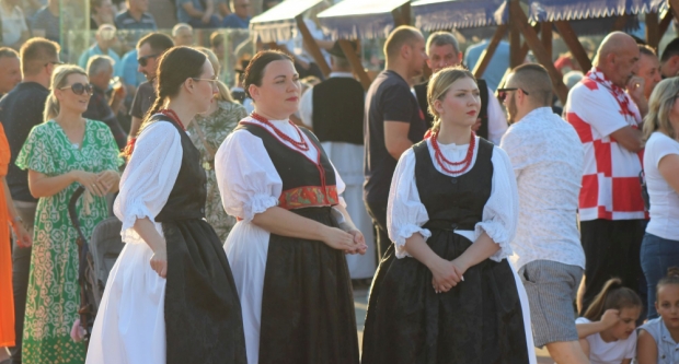 ODRŽANA 40. MEĐUNARODNA SMOTRA FOLKLORA LIDAS: Pleterničke ulice ponovno su bile preplavljene narodnim nošnjama
