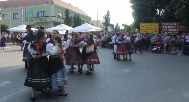 ODRŽANA 40. MEĐUNARODNA SMOTRA FOLKLORA LIDAS: Pleterničke ulice ponovno su bile preplavljene narodnim nošnjama