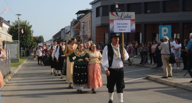 ODRŽANA 40. MEĐUNARODNA SMOTRA FOLKLORA LIDAS: Pleterničke ulice ponovno su bile preplavljene narodnim nošnjama